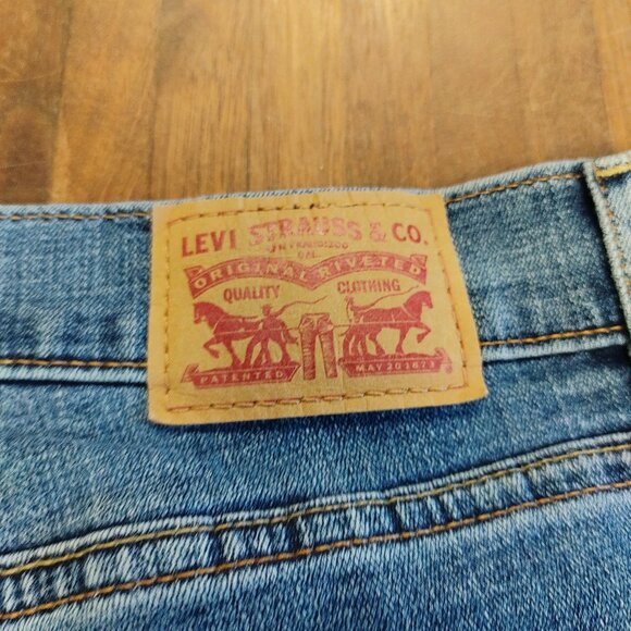 Levi's Women's 18 M Classic Boot Jeans Blue Stretch Waist Plus Size 29" Inseam - Picture 8 of 10
